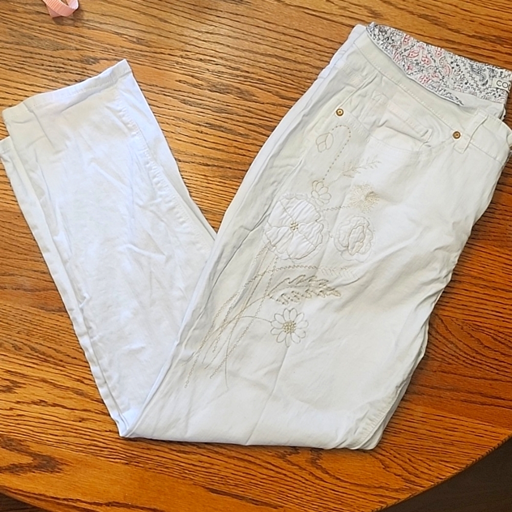 Embroidered bestie style white jeans